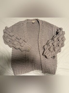 Main Strip Chunky Cable Knit Cropped Cardigan - Gray